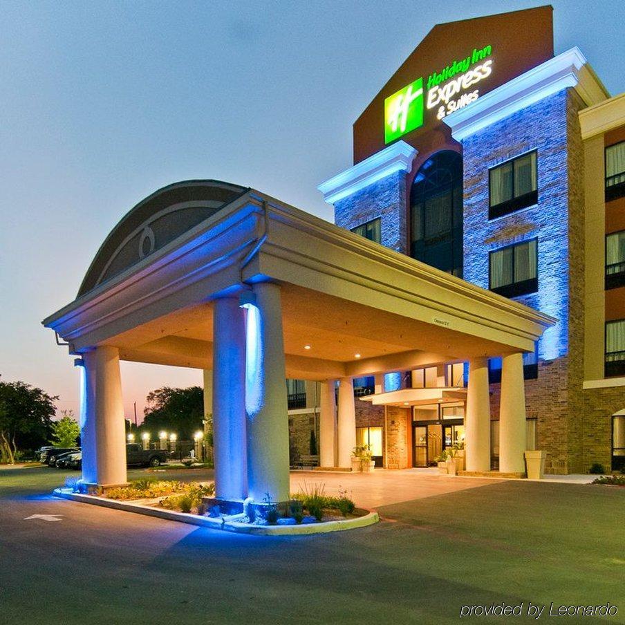 Holiday Inn Express & Suites San Antonio Frost Bank Center By Ihg Exterior foto